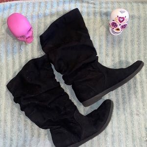 Slouch boots